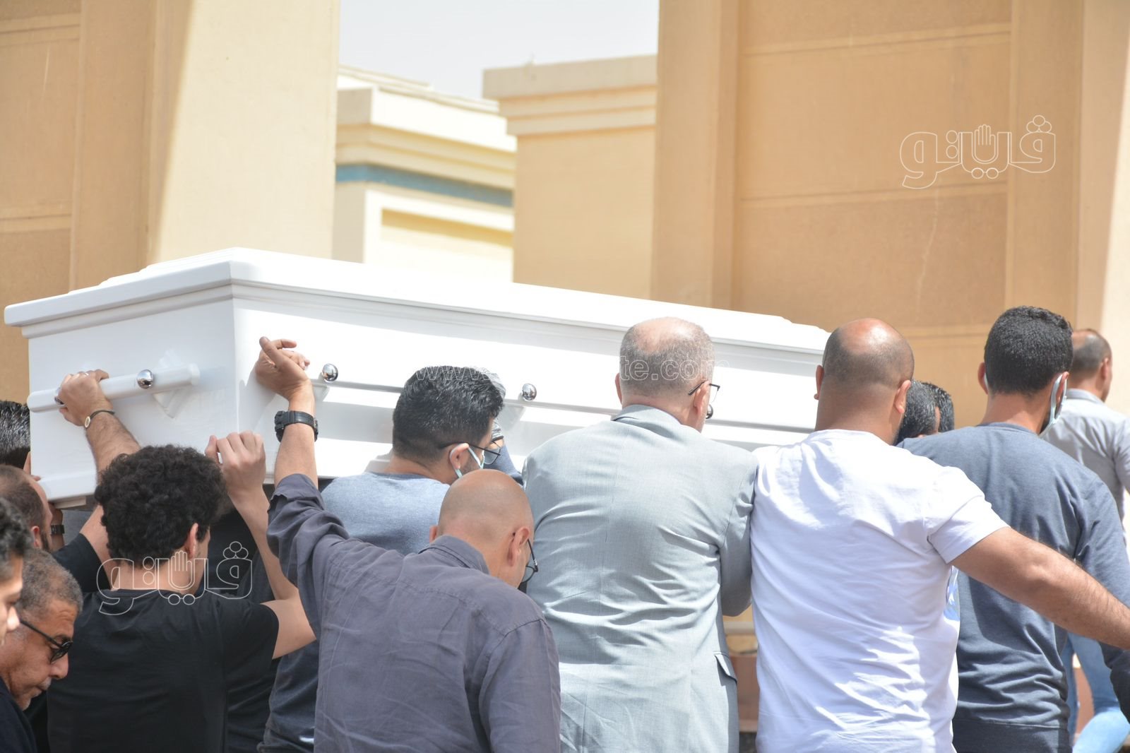 مراسم تشييع جثمان والد الفنانة دينا الشربيني (1)