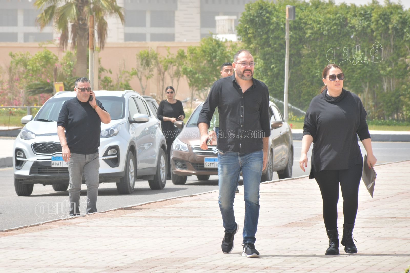  مراسم تشييع جثمان والد الفنانة دينا الشربيني (8)