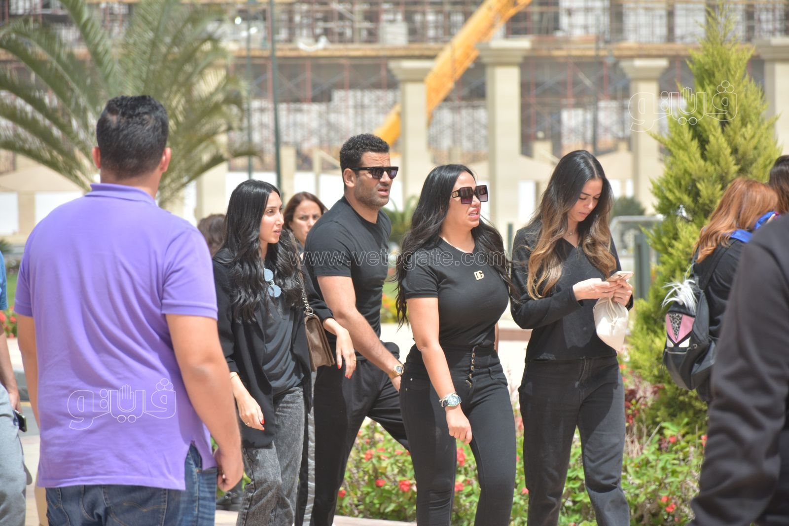  مراسم تشييع جثمان والد الفنانة دينا الشربيني (11)