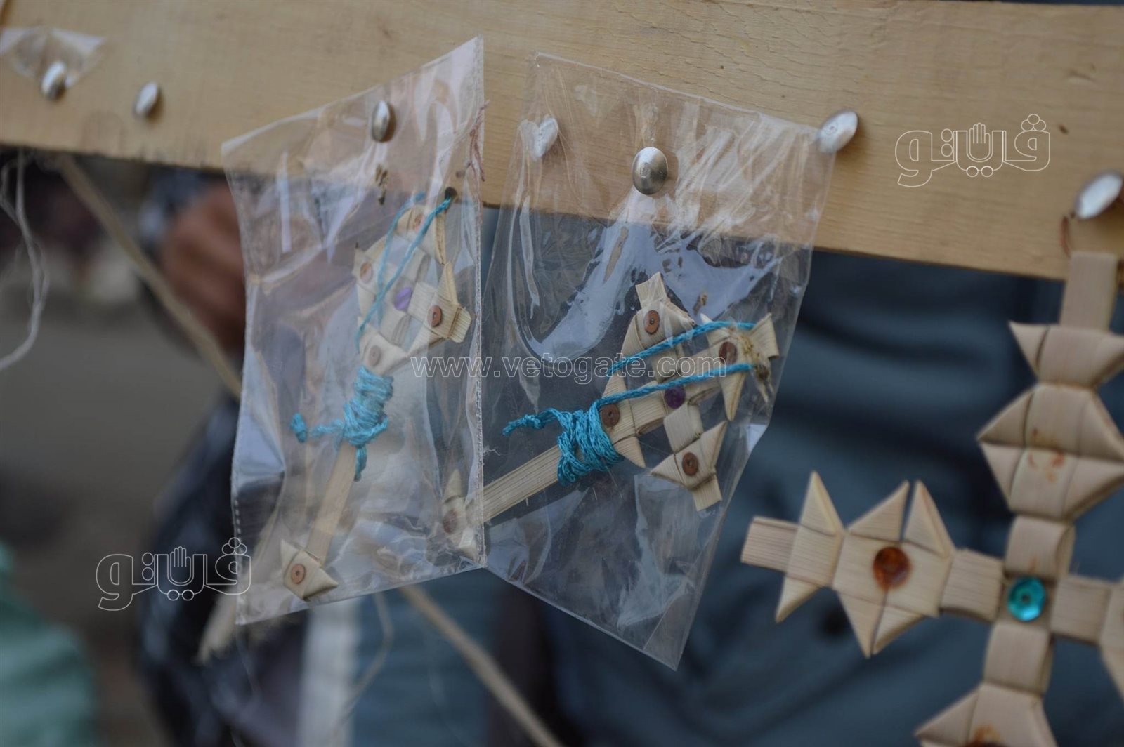  صناعة السعف أمام كنائس شبرا للاحتفال بأحد الشعانين (8)