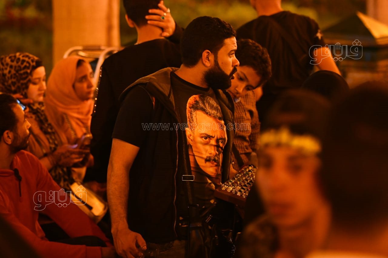 بائع بالحسين يرتدي تيشيرت جعفر العمدة (7)