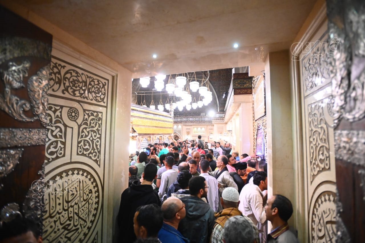 زحام كبير على مقام الإمام الحسين في ليلة القَدْر (1)