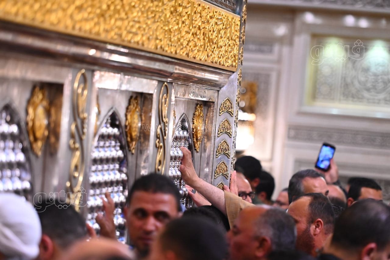 زحام كبير على مقام الإمام الحسين في ليلة القَدْر (4)