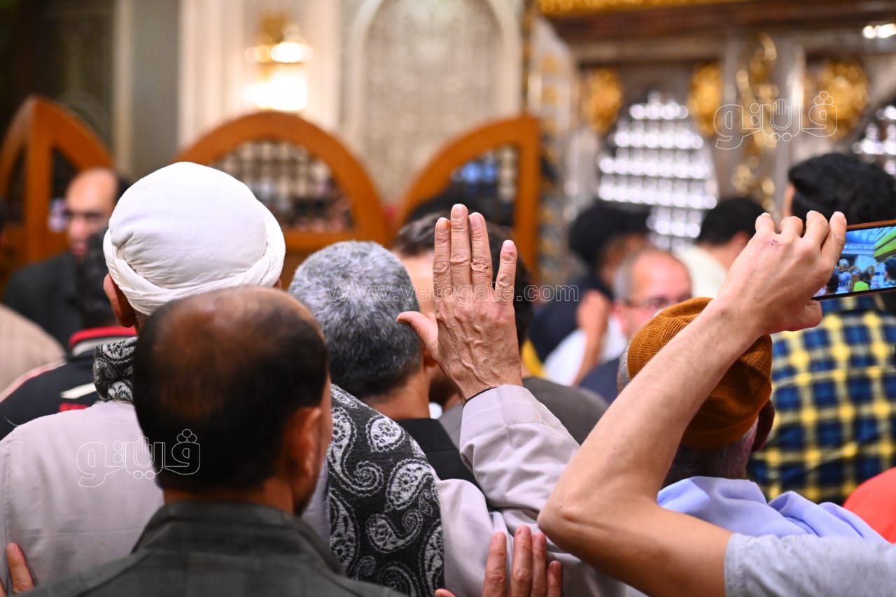 زحام كبير على مقام الإمام الحسين في ليلة القَدْر (6)