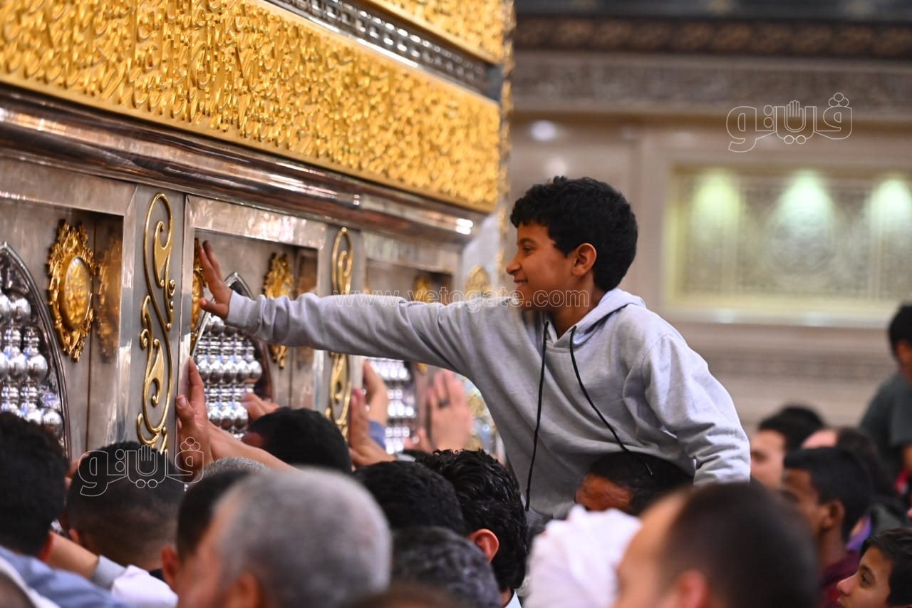 زحام كبير على مقام الإمام الحسين في ليلة القَدْر (9)