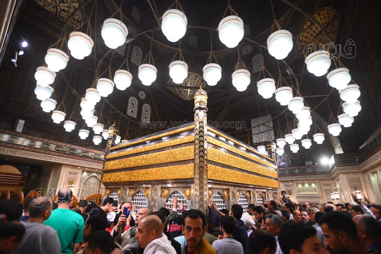 زحام كبير على مقام الإمام الحسين في ليلة القَدْر (11)