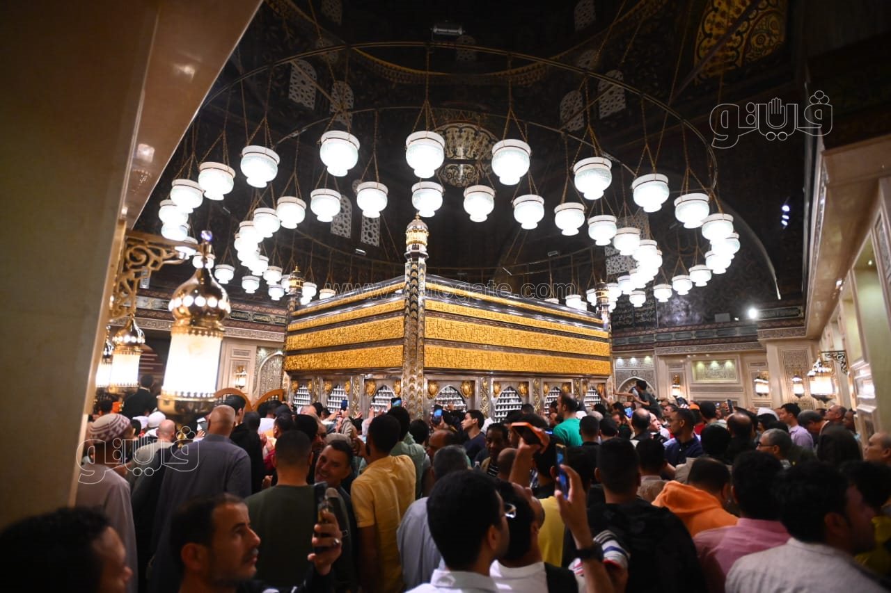 زحام كبير على مقام الإمام الحسين في ليلة القَدْر (12)