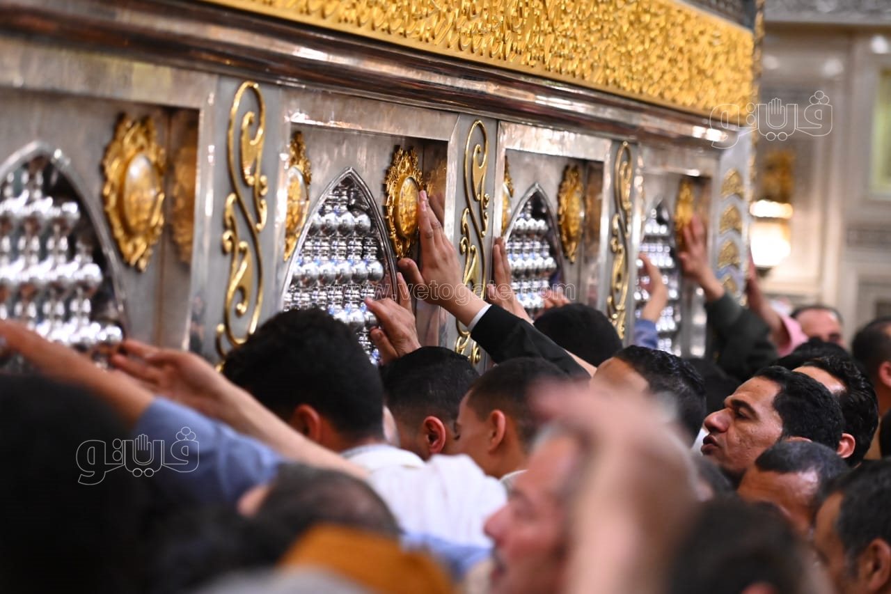 زحام كبير على مقام الإمام الحسين في ليلة القَدْر (13)