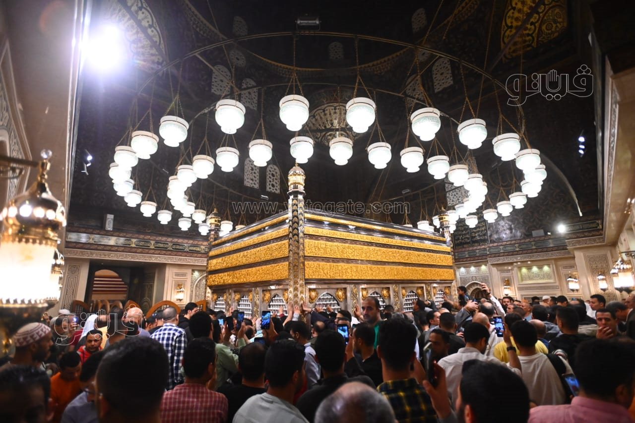 زحام كبير على مقام الإمام الحسين في ليلة القَدْر (16)