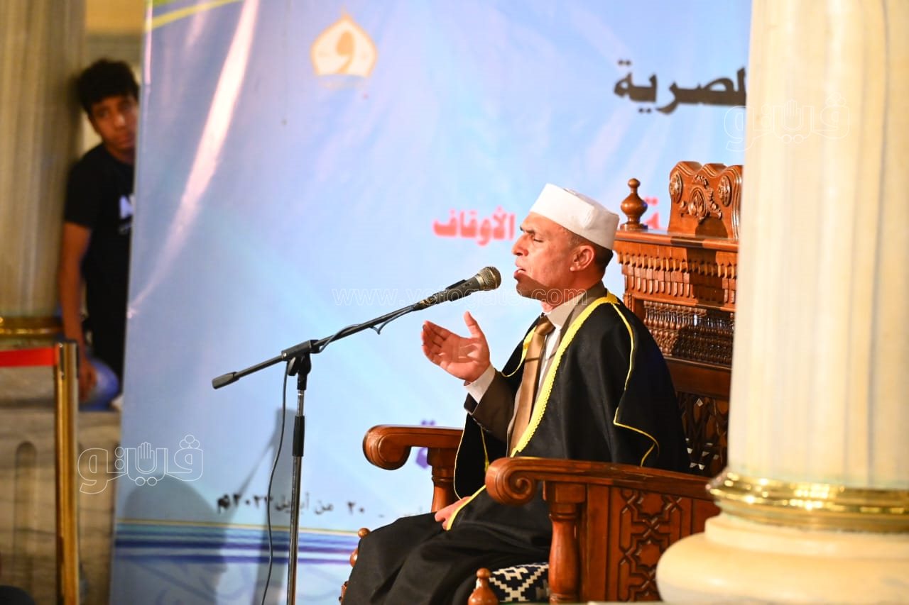 تفاعل كبير مع الانشاد الديني والمدائح النبوية في مسجد الإمام الحسين (8)