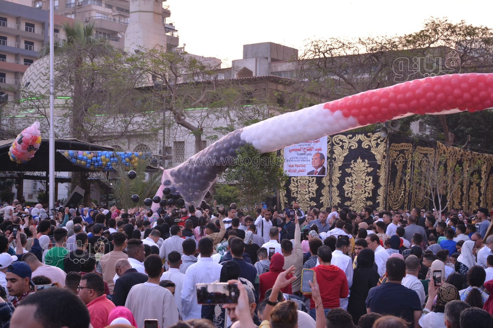 البالونات تزين سماء ساحة مصطفى محمود (3)