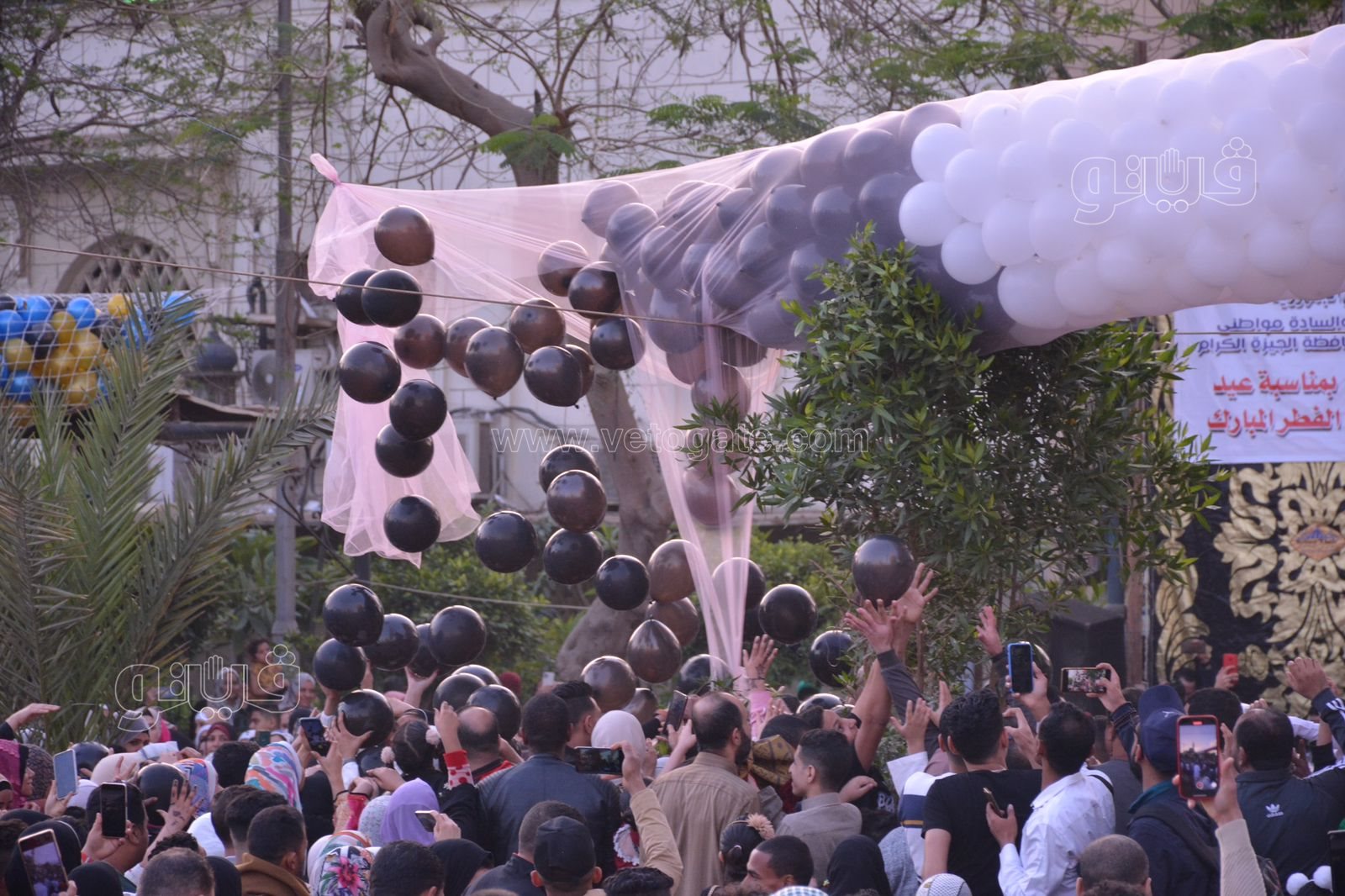 البالونات تزين سماء ساحة مصطفى محمود (5)