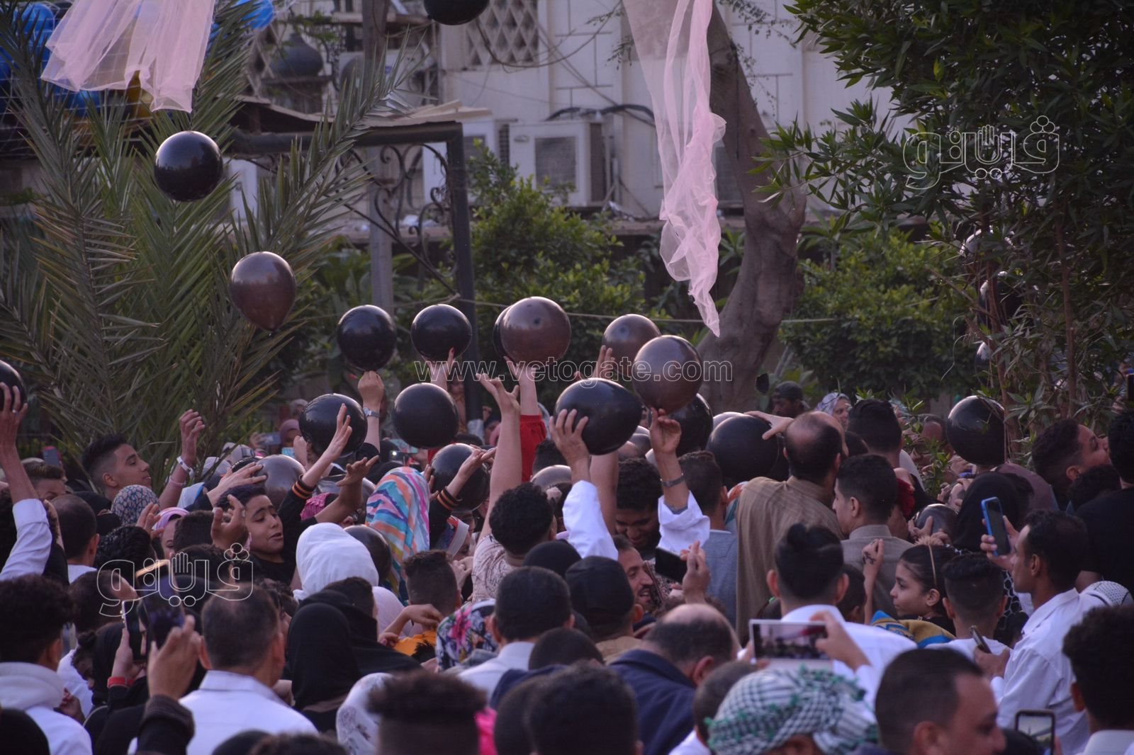 البالونات تزين سماء ساحة مصطفى محمود (6)