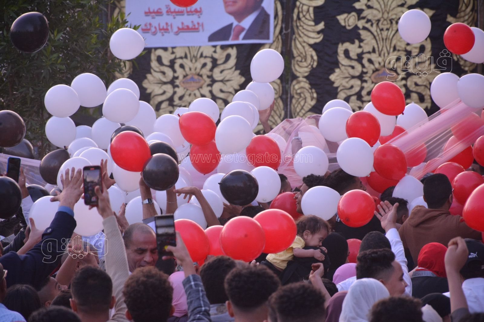 البالونات تزين سماء ساحة مصطفى محمود (7)