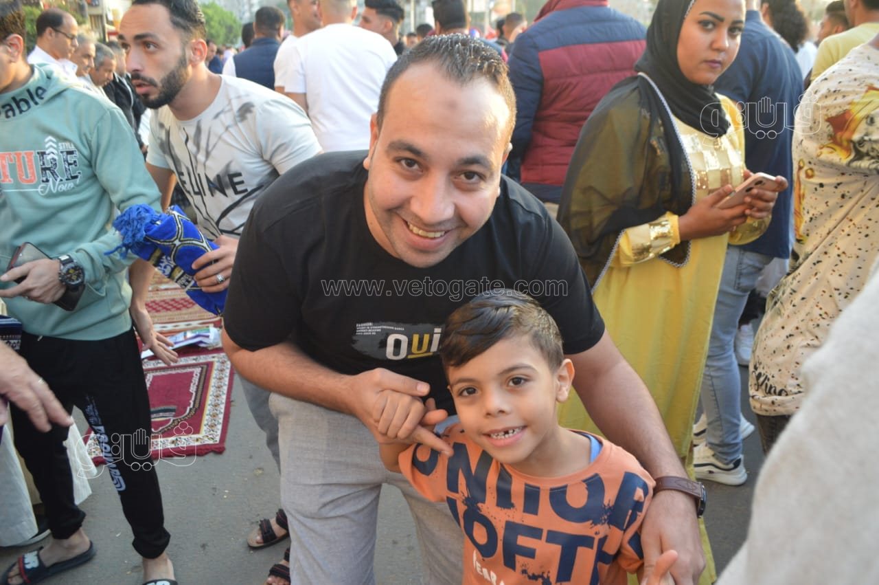 صلاة العيد من مسجد عمرو بن العاص واحتفالات المواطنين (7)