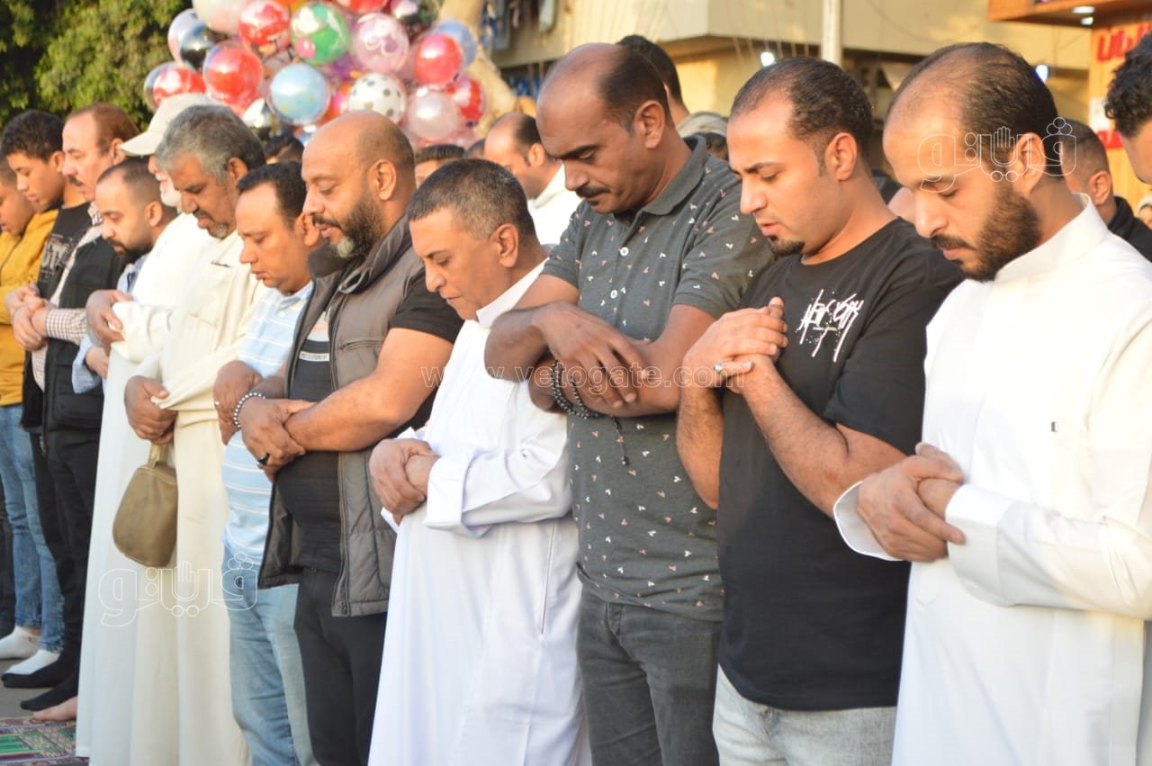 صلاة العيد من مسجد عمرو بن العاص واحتفالات المواطنين (9)