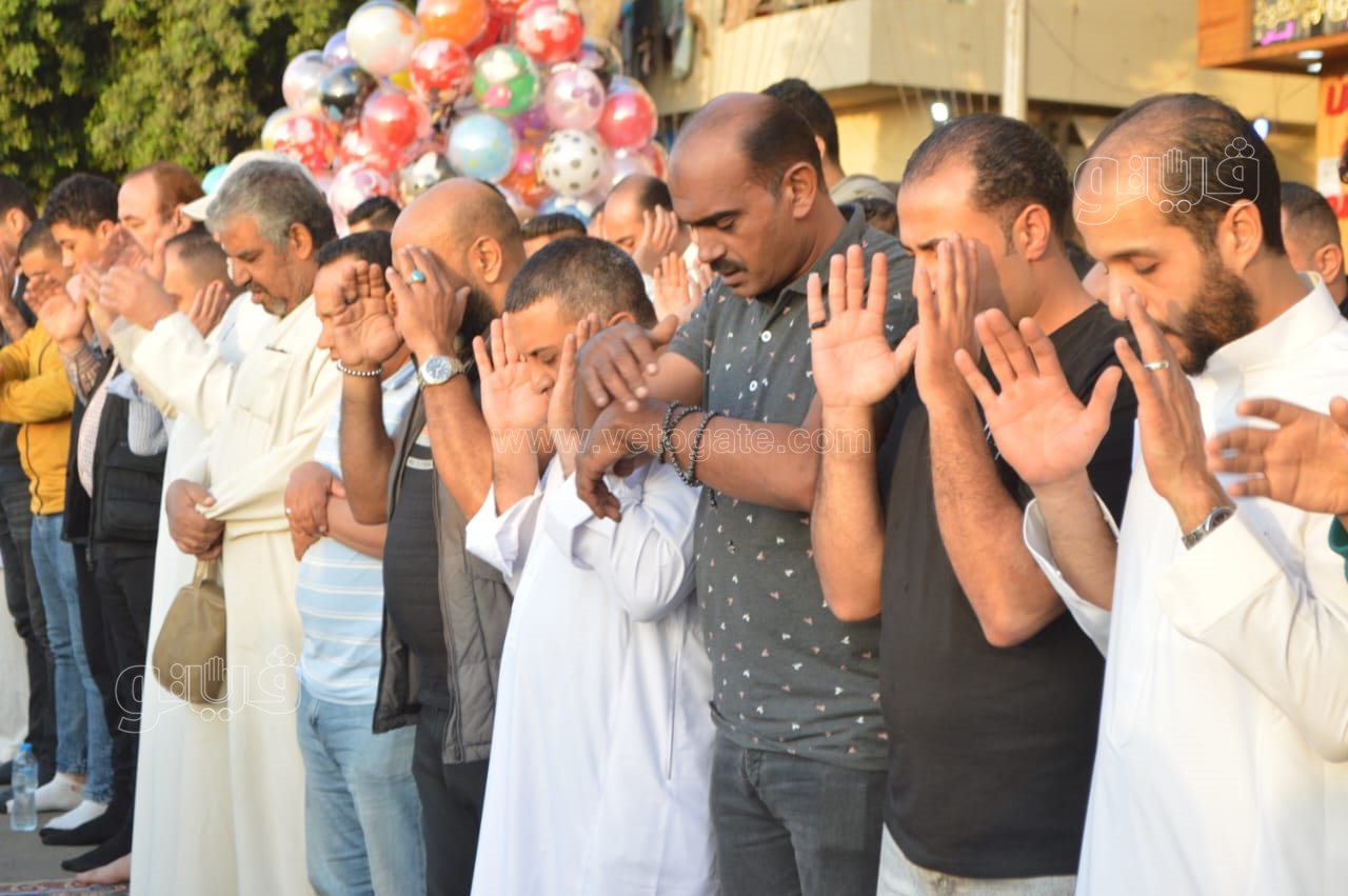 صلاة العيد من مسجد عمرو بن العاص واحتفالات المواطنين (12)