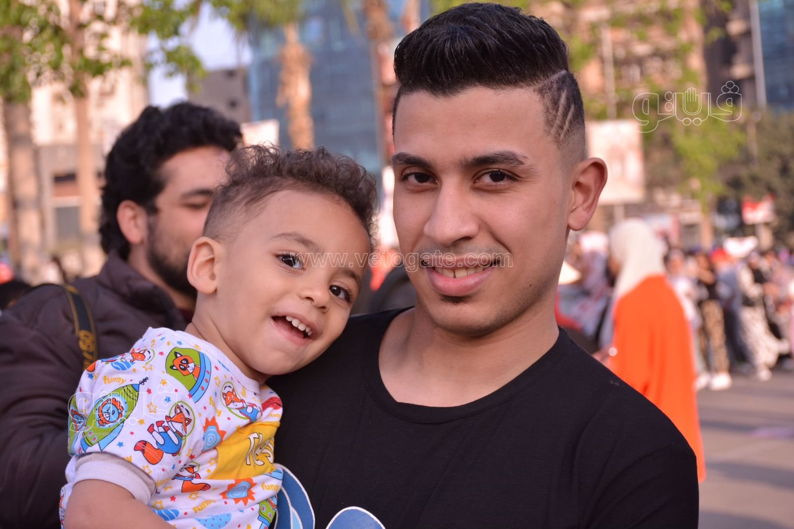 ألعاب الثلوج والحلوى تتصدر احتفالات الشباب والأطفال بساحة مصطفى محمود (3)