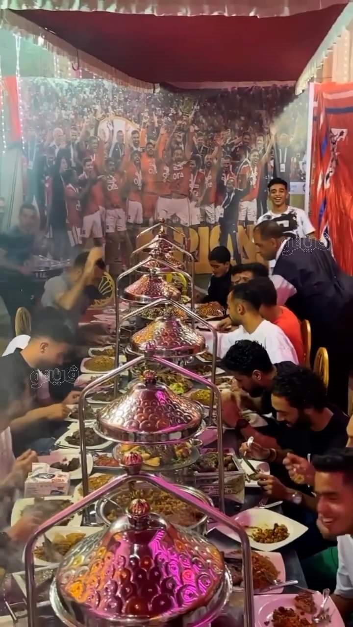 كهربا يعزم لاعبي الأهلي احتفالا بلقب السوبر (1)