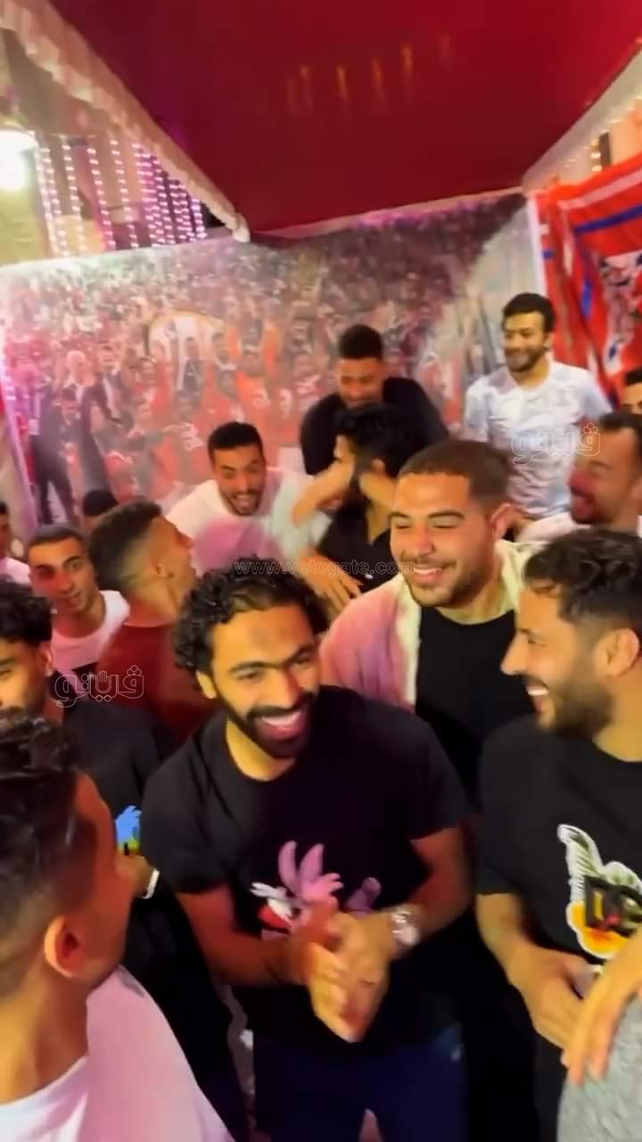 كهربا يعزم لاعبي الأهلي احتفالا بلقب السوبر (3)