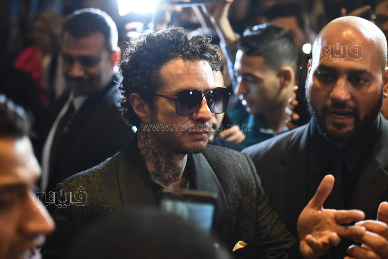 انفعال احمد الفيشاوي في العرض الخاص لفيلم رهبة (7)