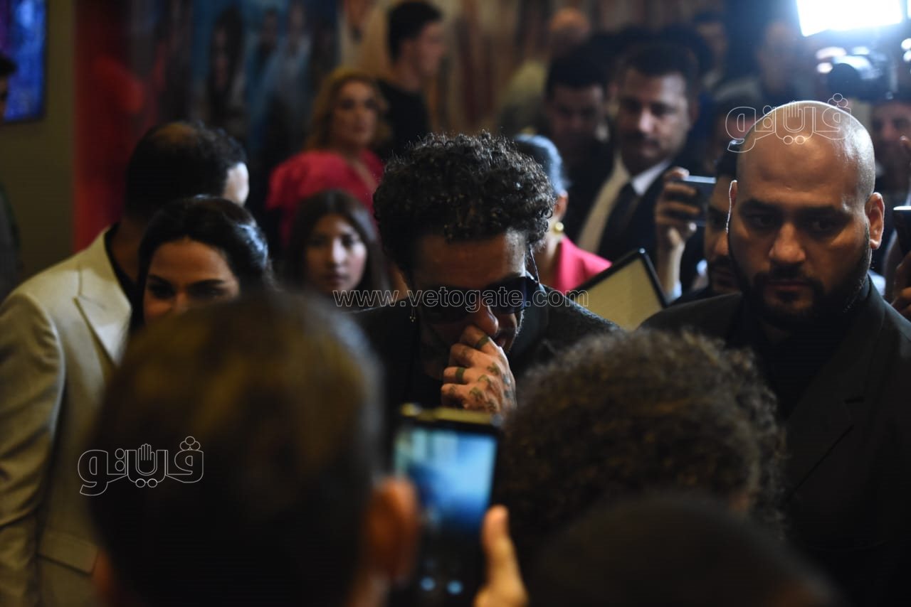 انفعال احمد الفيشاوي في العرض الخاص لفيلم رهبة (8)