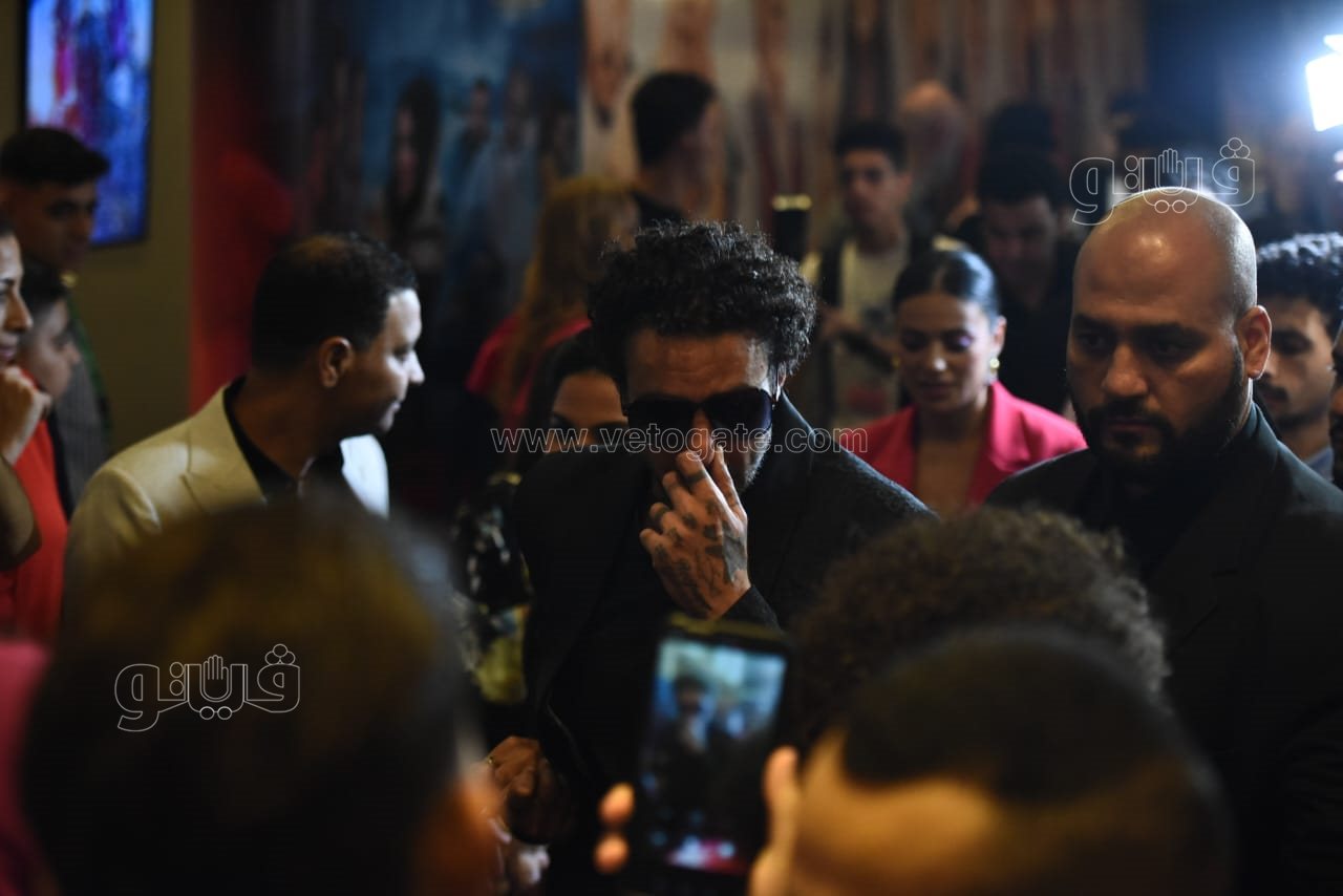 انفعال احمد الفيشاوي في العرض الخاص لفيلم رهبة (1)