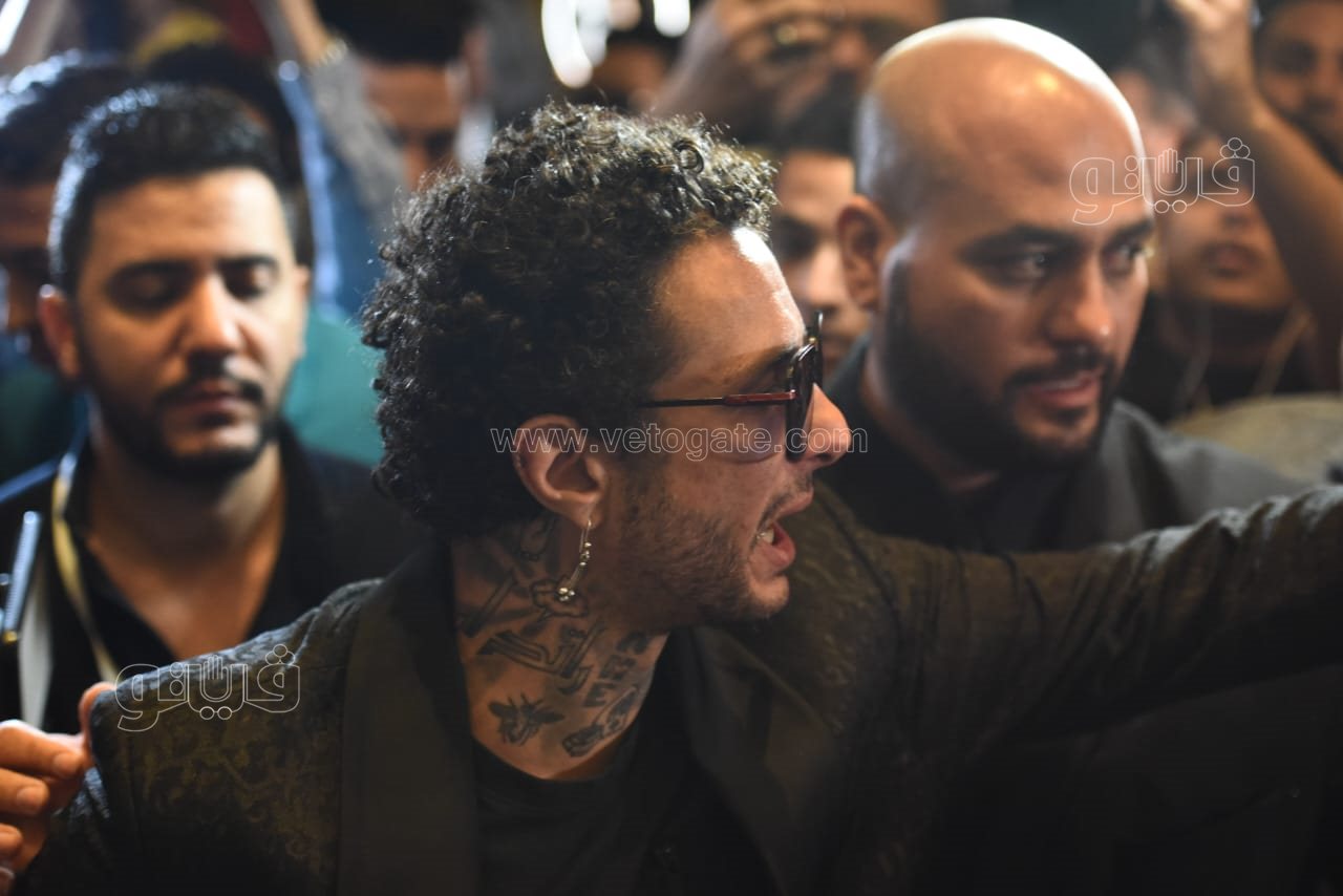 انفعال احمد الفيشاوي في العرض الخاص لفيلم رهبة (2)