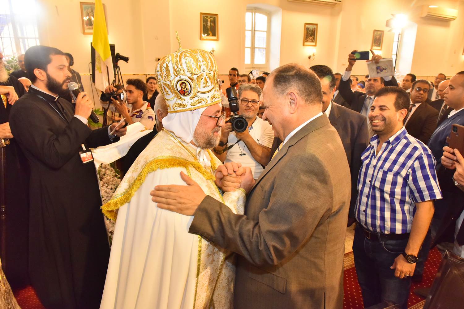 received_1613850275758177