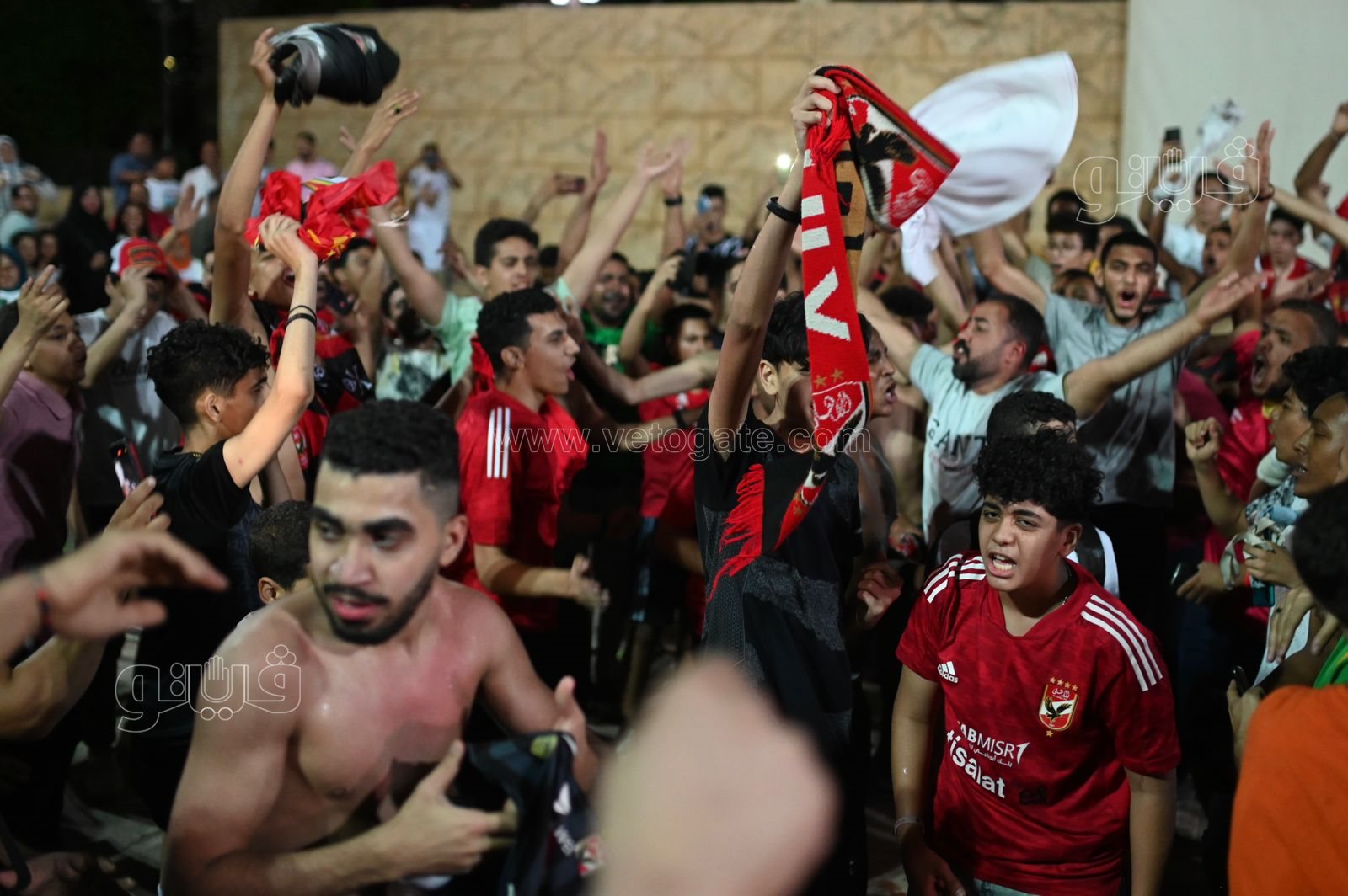 احتفالات جنونية للجماهير بالجزيرة فرحا بتتويج الأهلي بدوري أبطال أفريقيا (1)