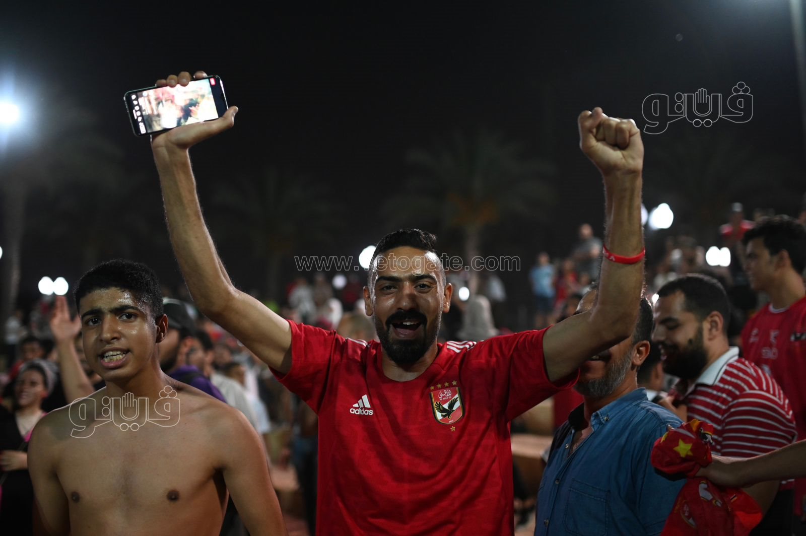 احتفالات جنونية للجماهير بالجزيرة فرحا بتتويج الأهلي بدوري أبطال أفريقيا (8)