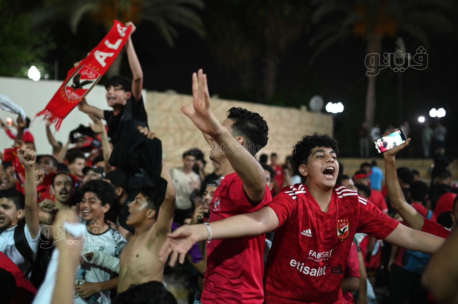 احتفالات جنونية للجماهير بالجزيرة فرحا بتتويج الأهلي بدوري أبطال أفريقيا (13)