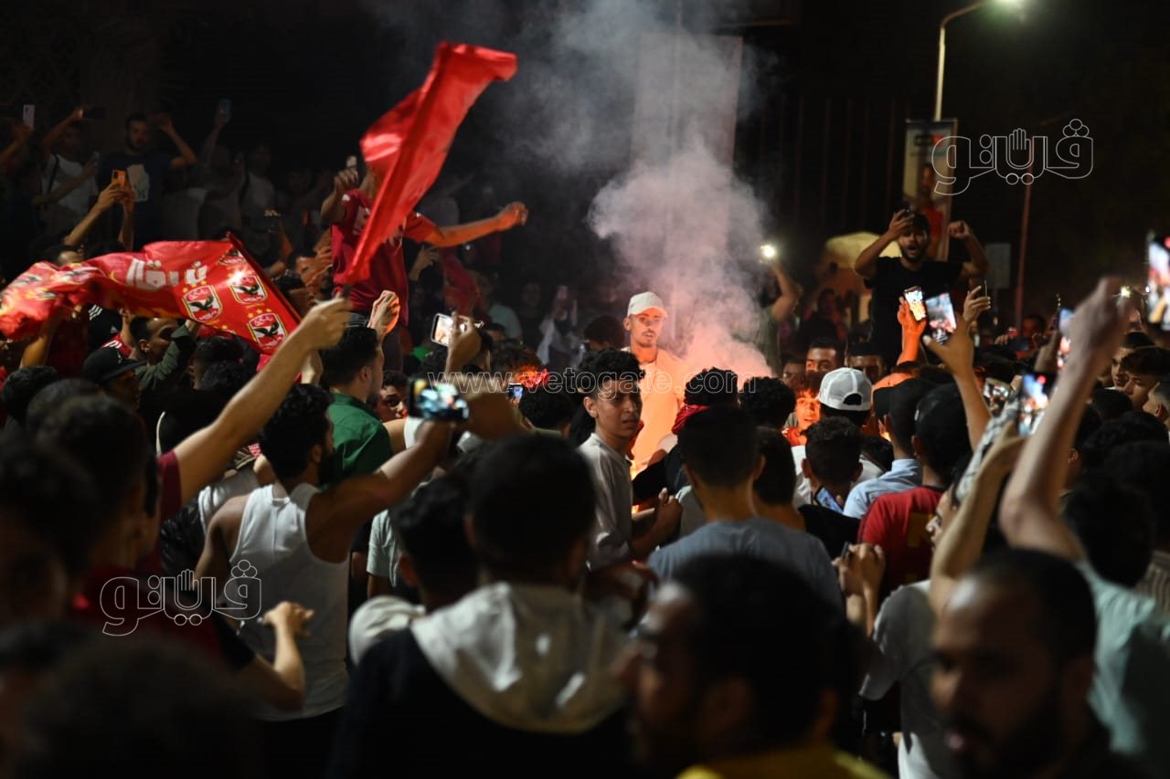 حشود من الأهلاوية أمام النادي بالجزيرة للاحتفال بدوري أبطال أفريقيا (4)