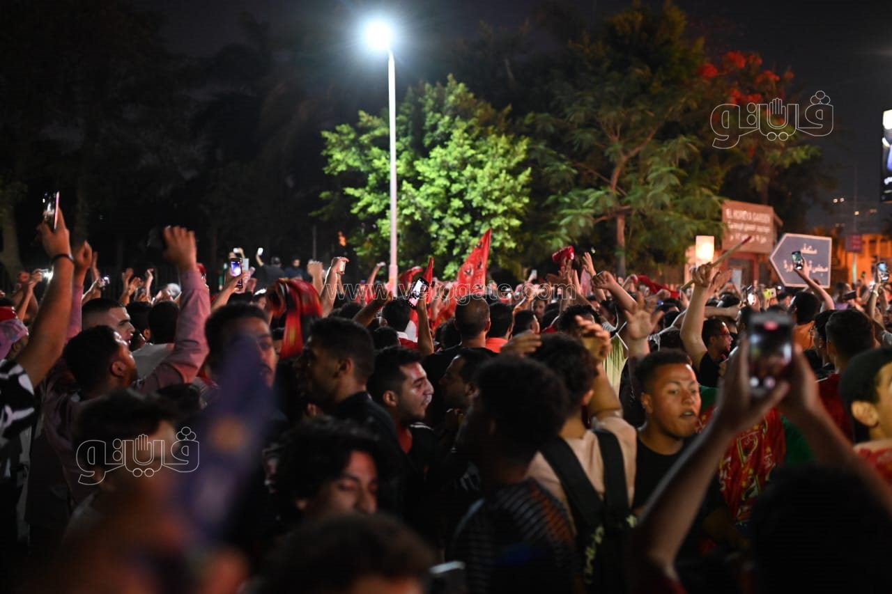 حشود من الأهلاوية أمام النادي بالجزيرة للاحتفال بدوري أبطال أفريقيا (5)