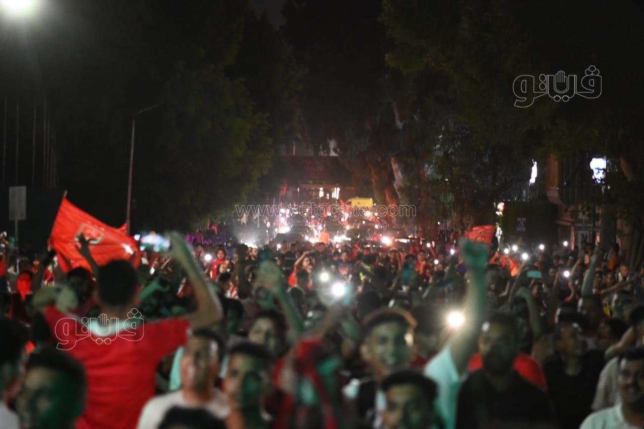 حشود من الأهلاوية أمام النادي بالجزيرة للاحتفال بدوري أبطال أفريقيا (6)