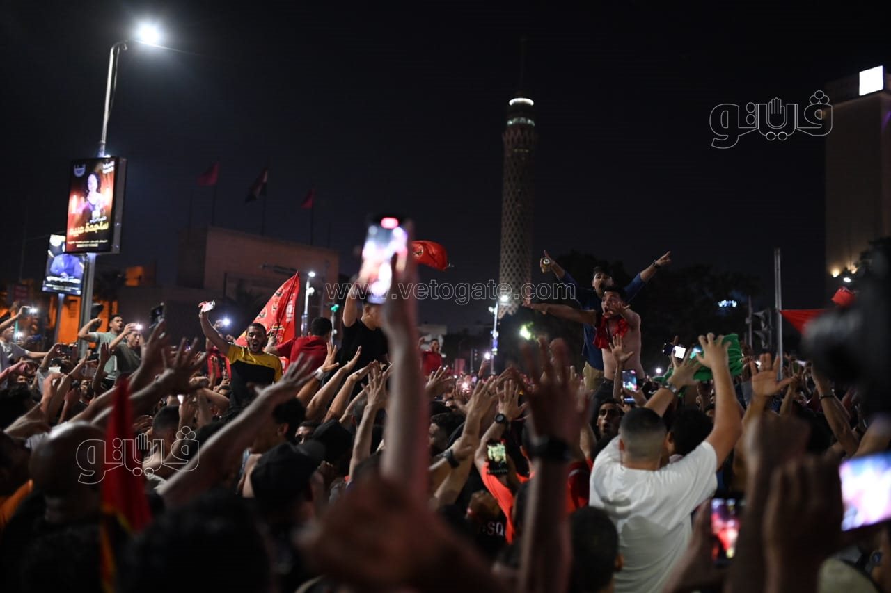 حشود من الأهلاوية أمام النادي بالجزيرة للاحتفال بدوري أبطال أفريقيا (7)