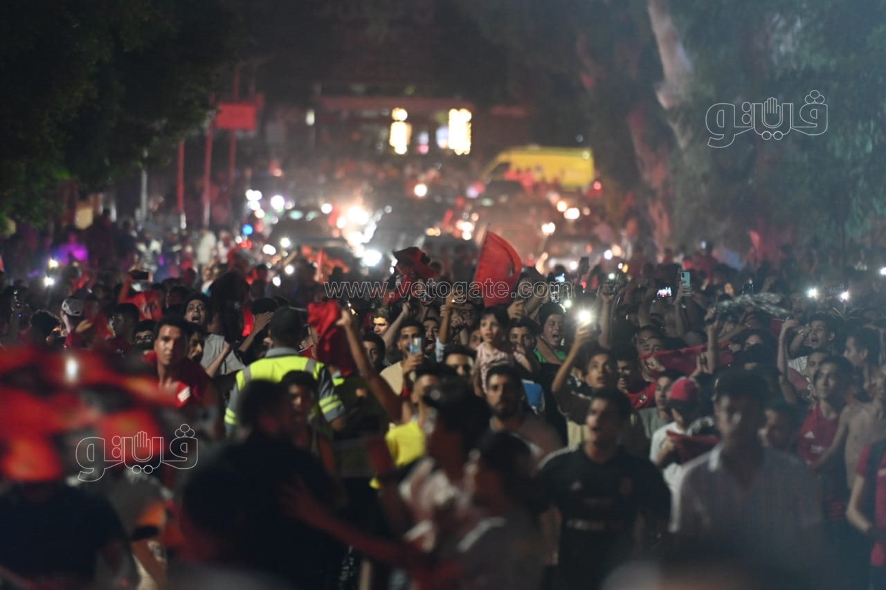 حشود من الأهلاوية أمام النادي بالجزيرة للاحتفال بدوري أبطال أفريقيا (9)