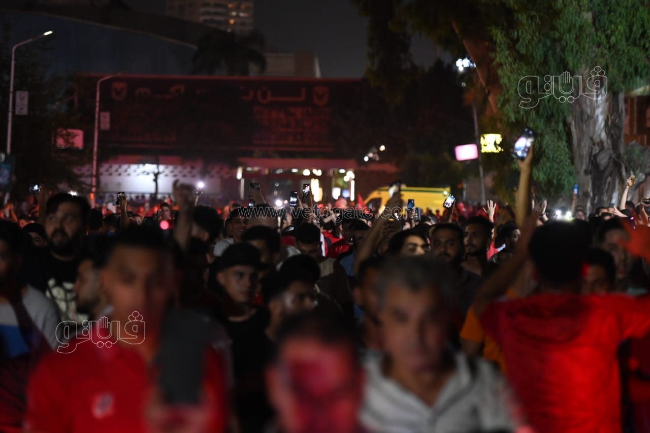 حشود من الأهلاوية أمام النادي بالجزيرة للاحتفال بدوري أبطال أفريقيا (13)