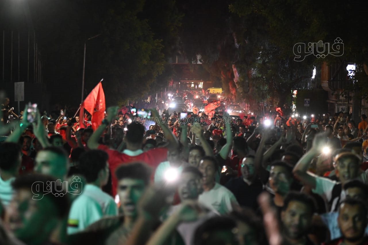 حشود من الأهلاوية أمام النادي بالجزيرة للاحتفال بدوري أبطال أفريقيا (20)