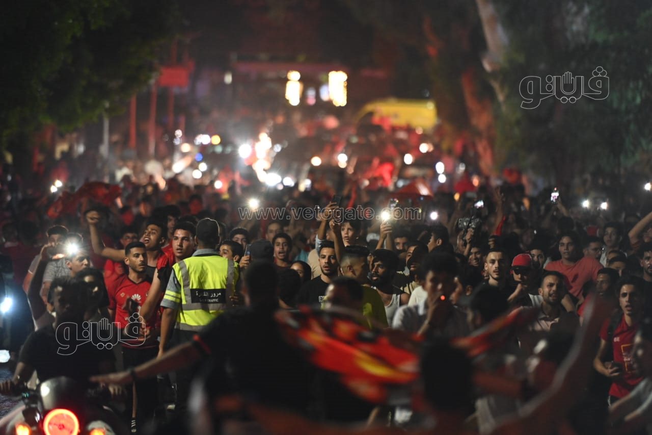 حشود من الأهلاوية أمام النادي بالجزيرة للاحتفال بدوري أبطال أفريقيا (25)