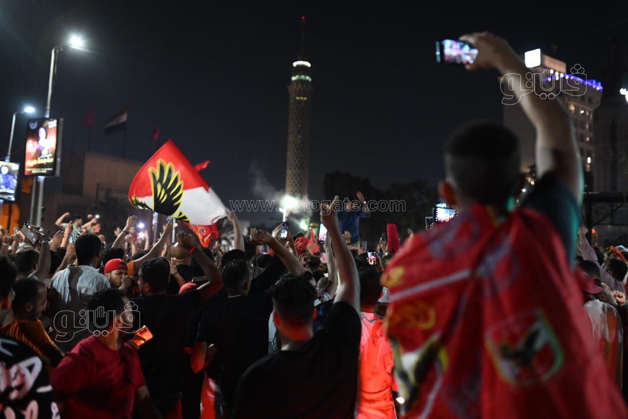 حشود من الأهلاوية أمام النادي بالجزيرة للاحتفال بدوري أبطال أفريقيا (30)