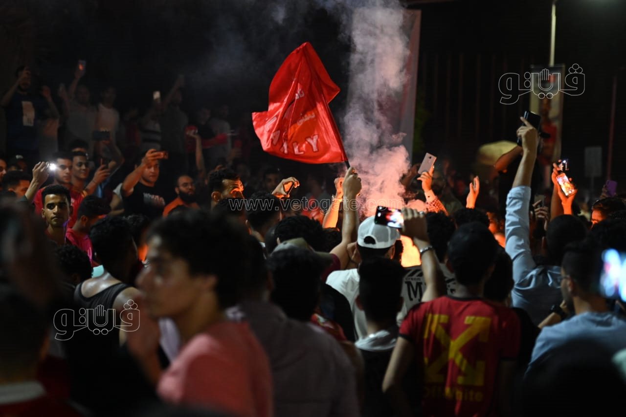 حشود من الأهلاوية أمام النادي بالجزيرة للاحتفال بدوري أبطال أفريقيا (31)