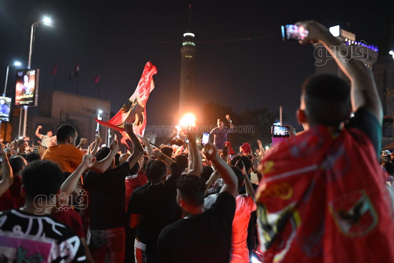 حشود من الأهلاوية أمام النادي بالجزيرة للاحتفال بدوري أبطال أفريقيا (32)