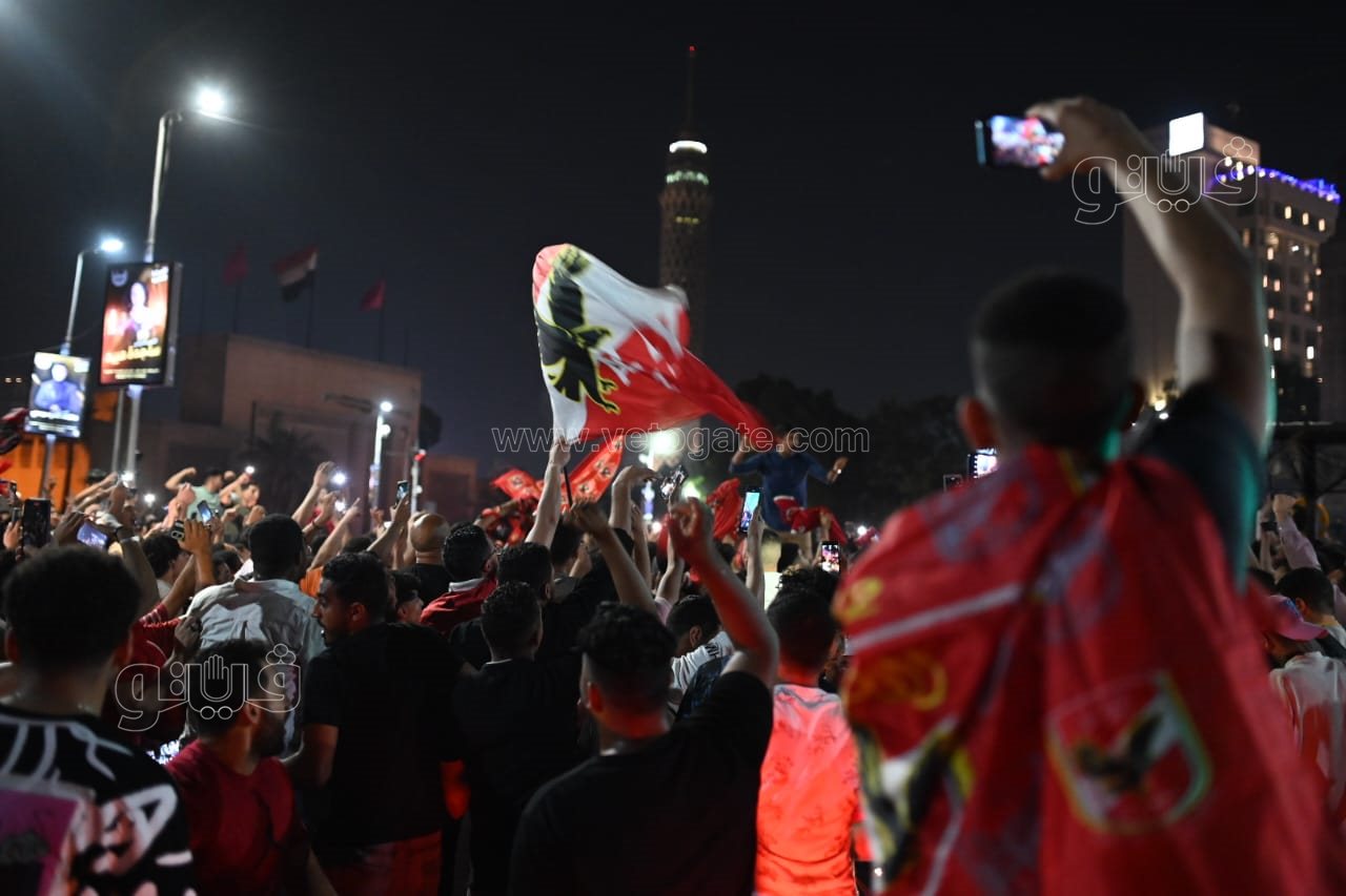حشود من الأهلاوية أمام النادي بالجزيرة للاحتفال بدوري أبطال أفريقيا (33)