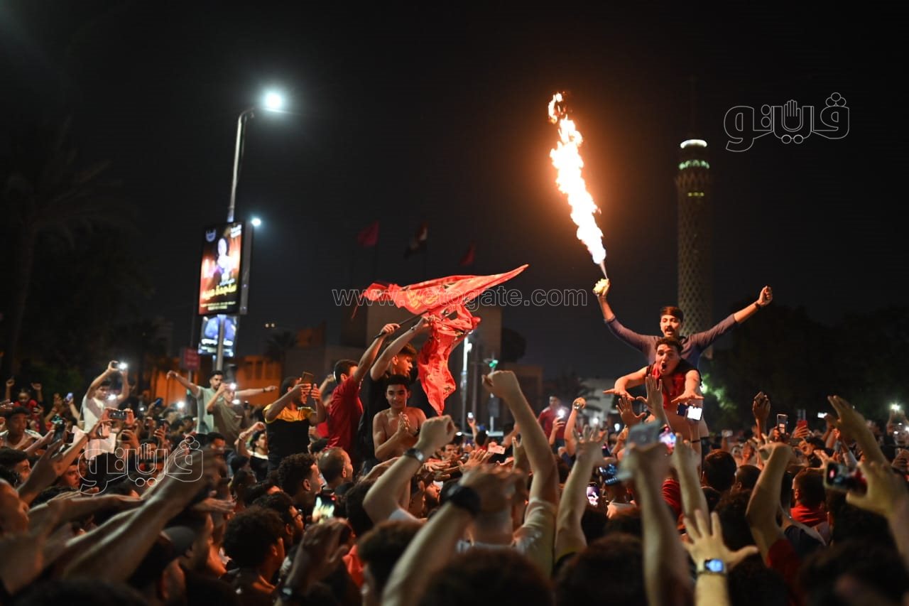 حشود من الأهلاوية أمام النادي بالجزيرة للاحتفال بدوري أبطال أفريقيا (35)