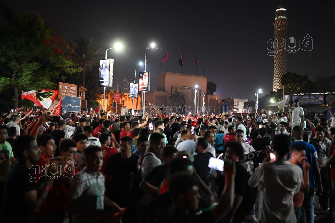 حشود من الأهلاوية أمام النادي بالجزيرة للاحتفال بدوري أبطال أفريقيا (39)