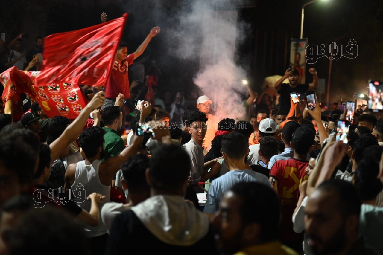 حشود من الأهلاوية أمام النادي بالجزيرة للاحتفال بدوري أبطال أفريقيا (44)