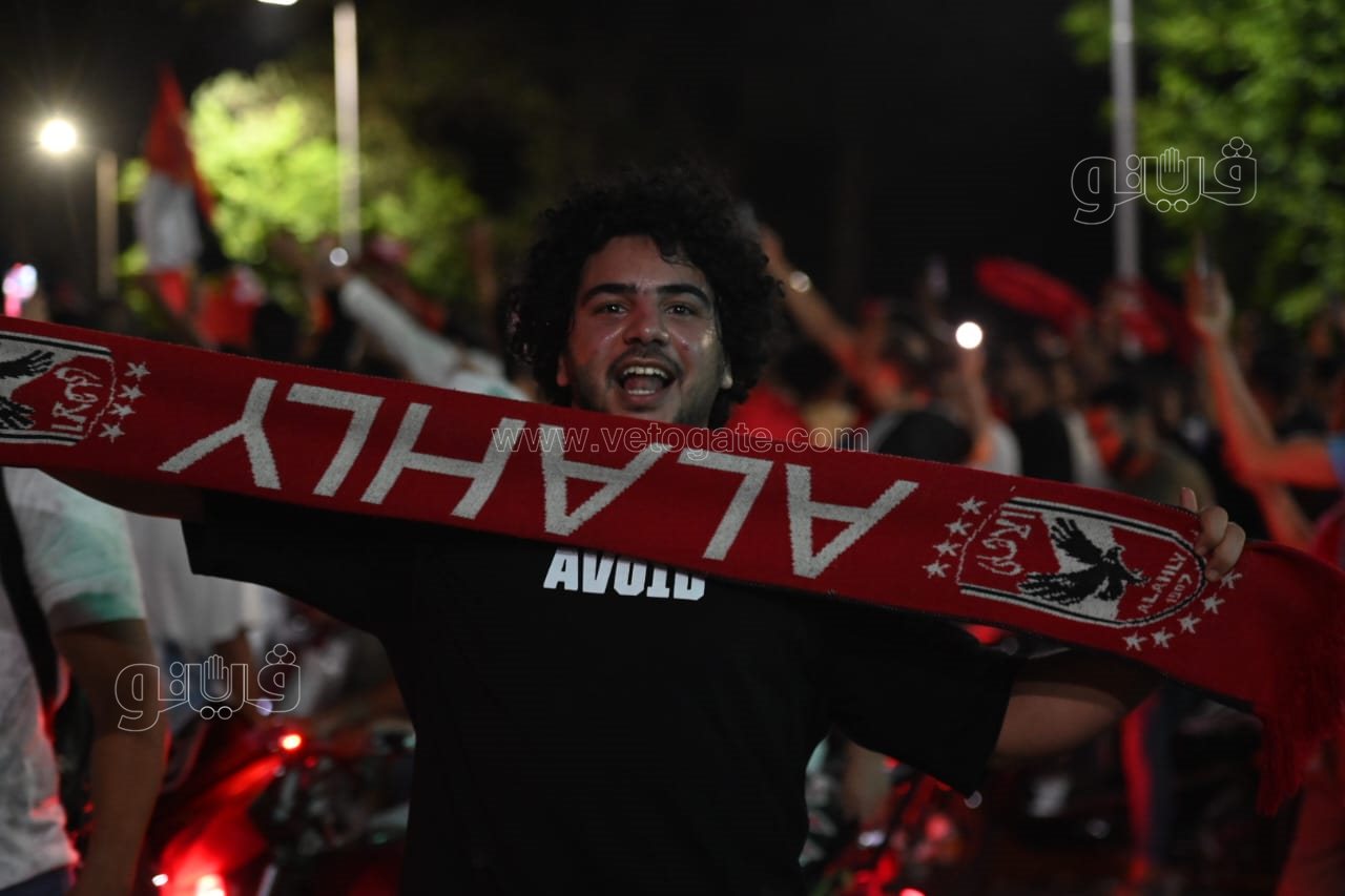 حشود من الأهلاوية أمام النادي بالجزيرة للاحتفال بدوري أبطال أفريقيا (47)