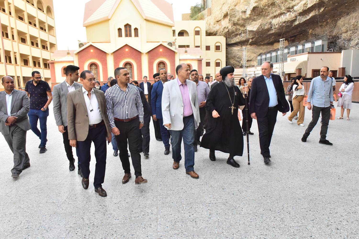 received_275165571729344