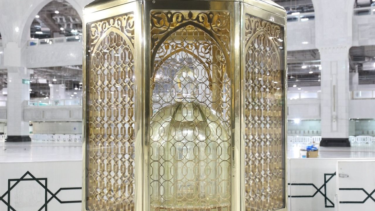 الأحاديث الواردة عن موقف عمر بن الخطاب من مقام إبراهيم